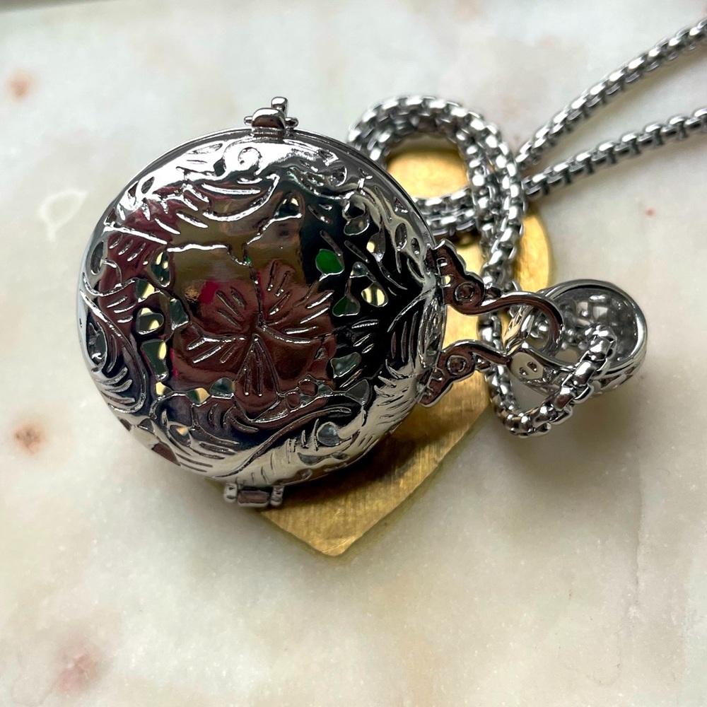 Green Rock Pendant Necklace - Picture 10 of 12